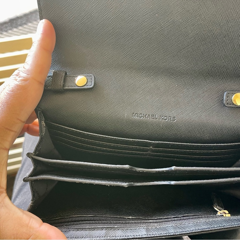 Michae Kors Crossbody Wallet